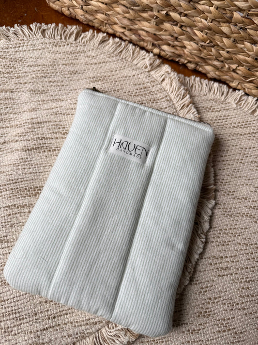 Kindle Sleeve - Tiny Green Lines
